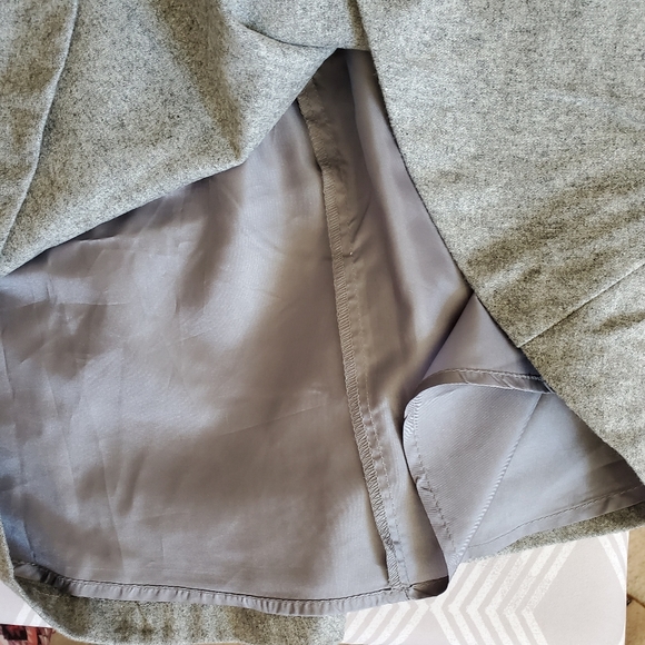 F21 Girls Gray Textured Skirt with Velvet Bow - Picture 6 of 6